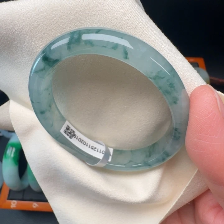 翡翠未镶嵌手镯（贵妃镯）缅甸翡翠