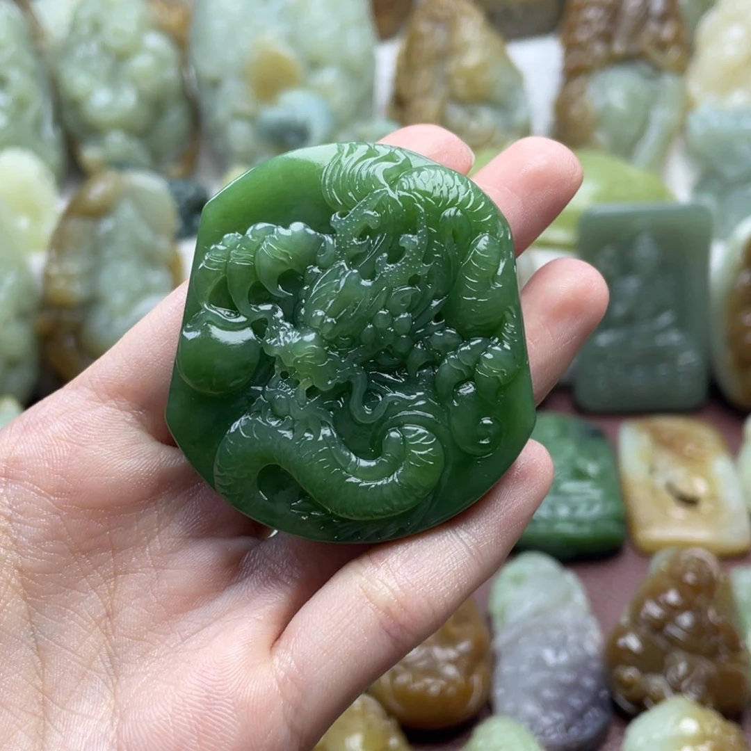 雷****和田玉未镶嵌颈饰