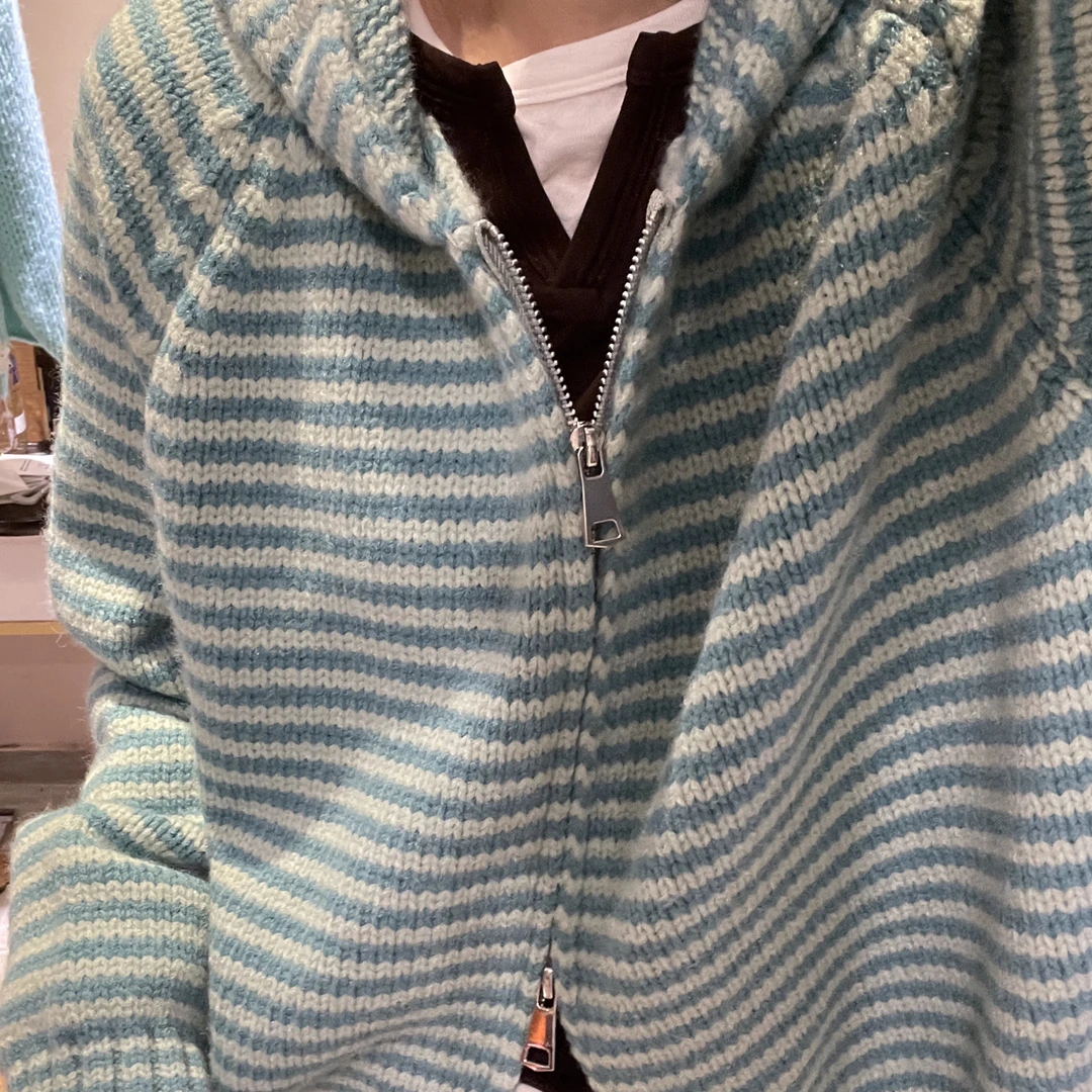 新款连帽彩条波纹针织开衫双拉链设计