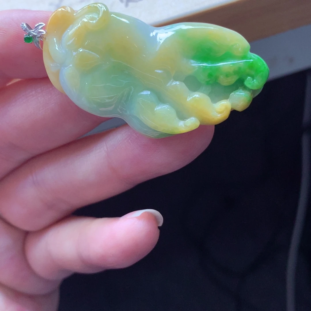 翡翠颈饰18K金镶嵌吊坠