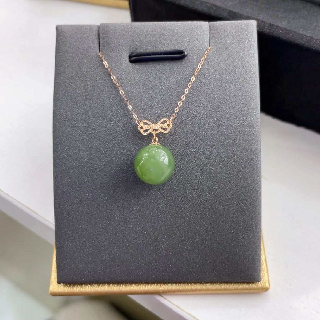 颈饰18K金镶嵌和田玉