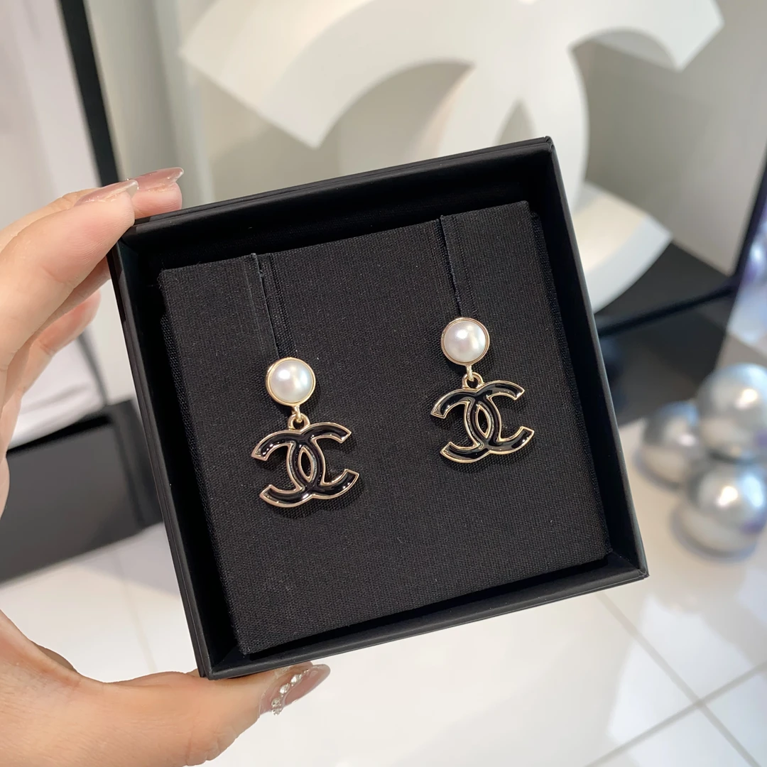全新未使用 Chanel/香奈儿 25P黑色珐琅双c吊坠耳钉