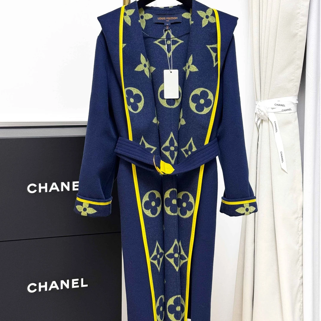 99新 LouisVuitton/路易威登  32码 蓝色拼亮黄色  连帽 外套