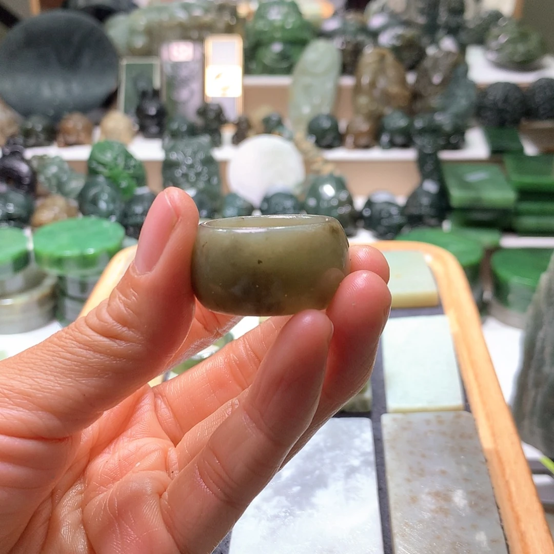 上***水和田玉未镶嵌颈饰