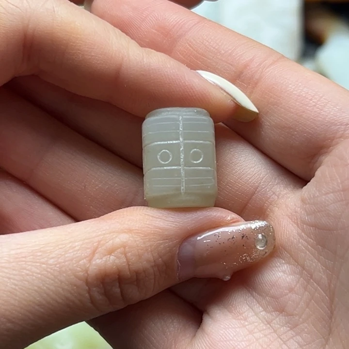 未镶嵌和田玉（糖玉）挂件万*国