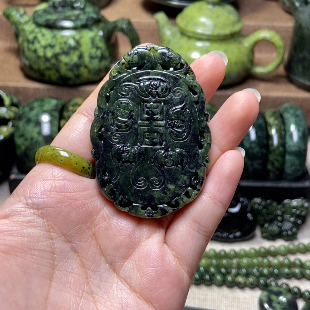 蛇纹石玉未镶嵌药王石吊坠