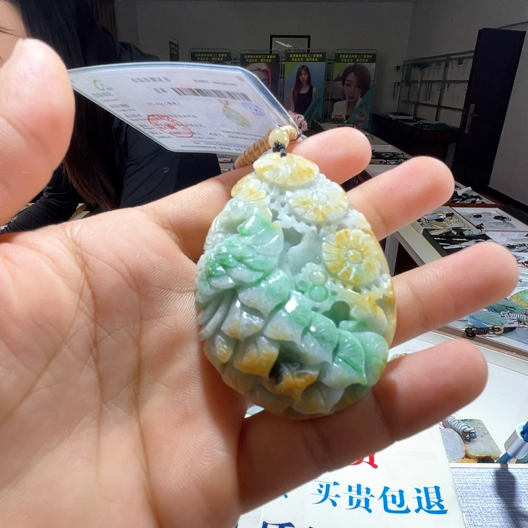 翡翠未镶嵌颈饰一