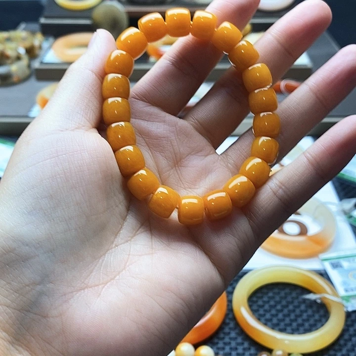 未镶嵌石英质玉（黄龙玉）手镯