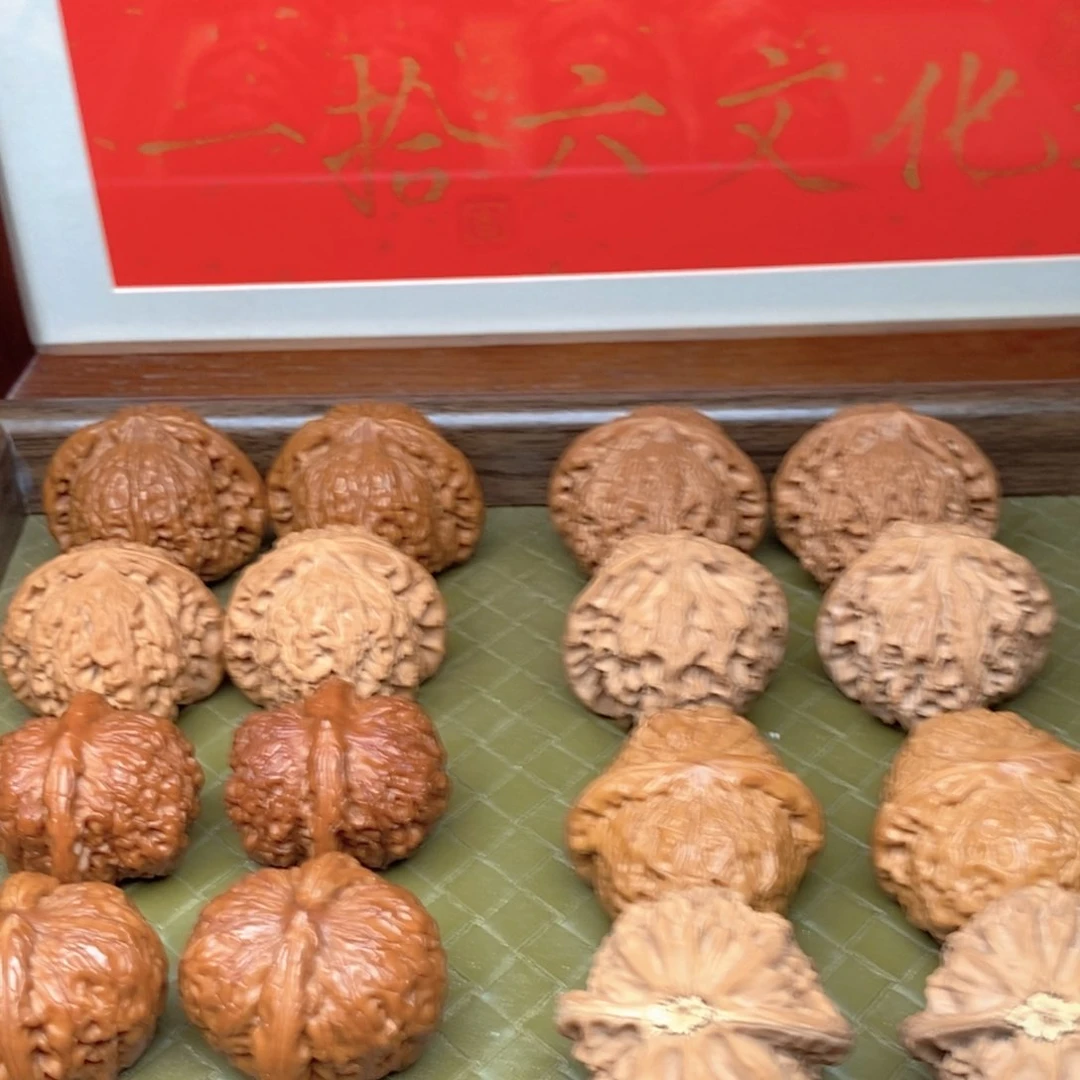 文玩核桃吊坠?****圈白狮子39尺文玩核桃