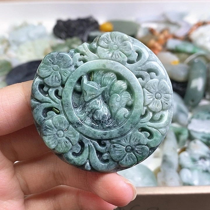 玥***弛翡翠未镶嵌颈饰天然翡翠左右孔