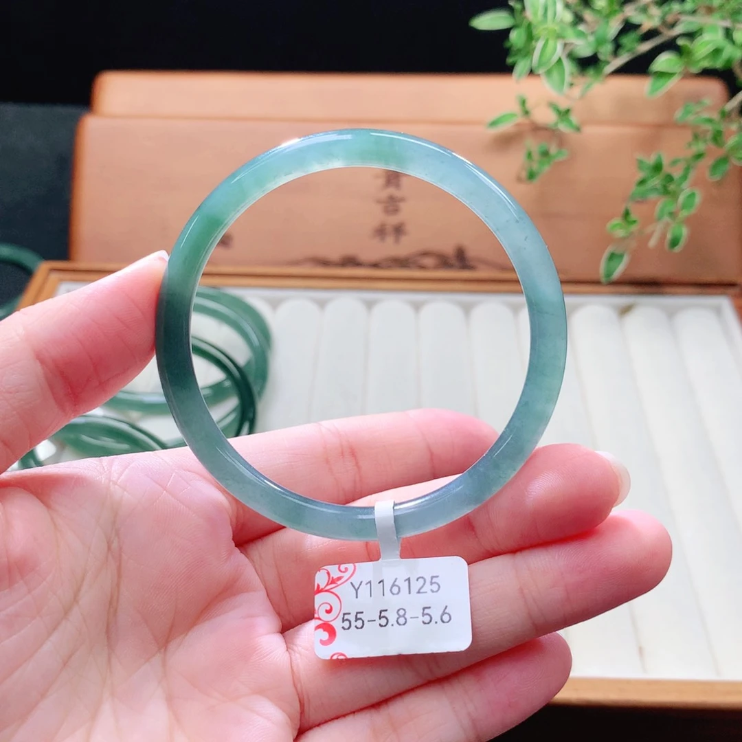 未镶嵌手镯（圆镯）翡翠