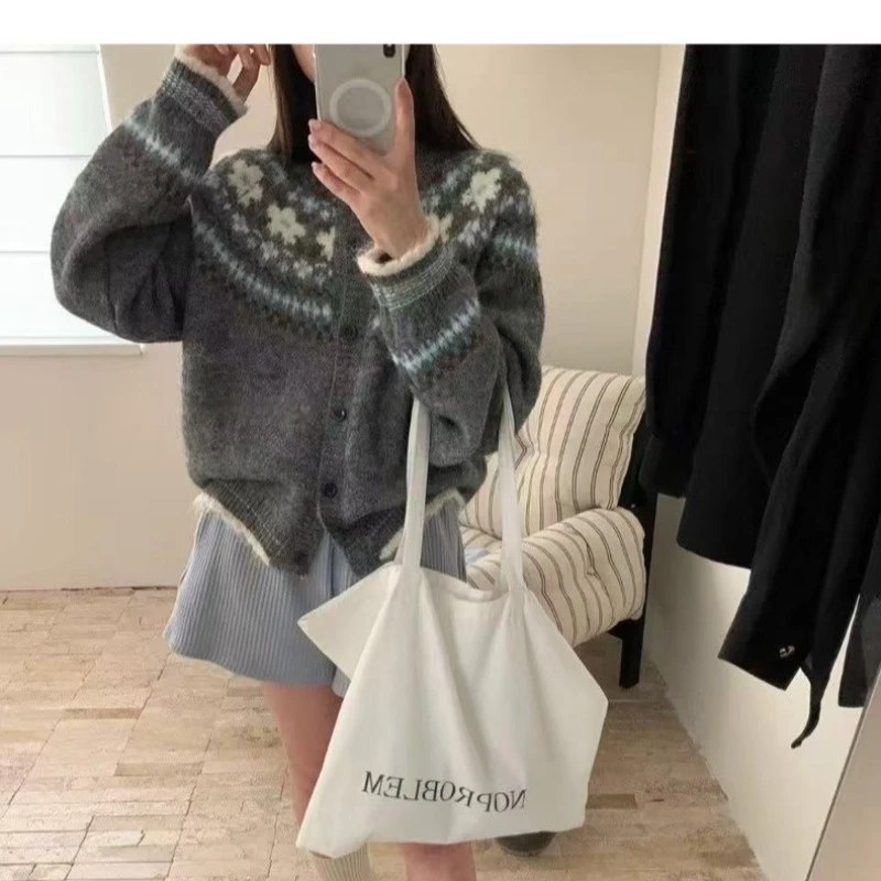 费尔岛提花高级感毛衣外套女秋季新款宽松复古撞色慵懒风针织开衫