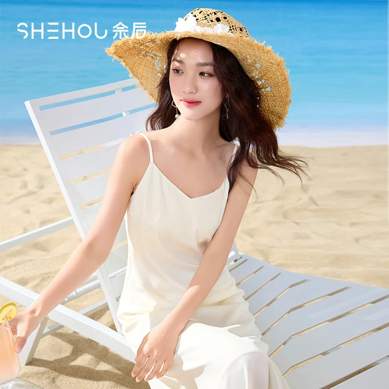 佘后简约优雅风纯色吊带裙褶裥度假风缎面高级感连衣裙