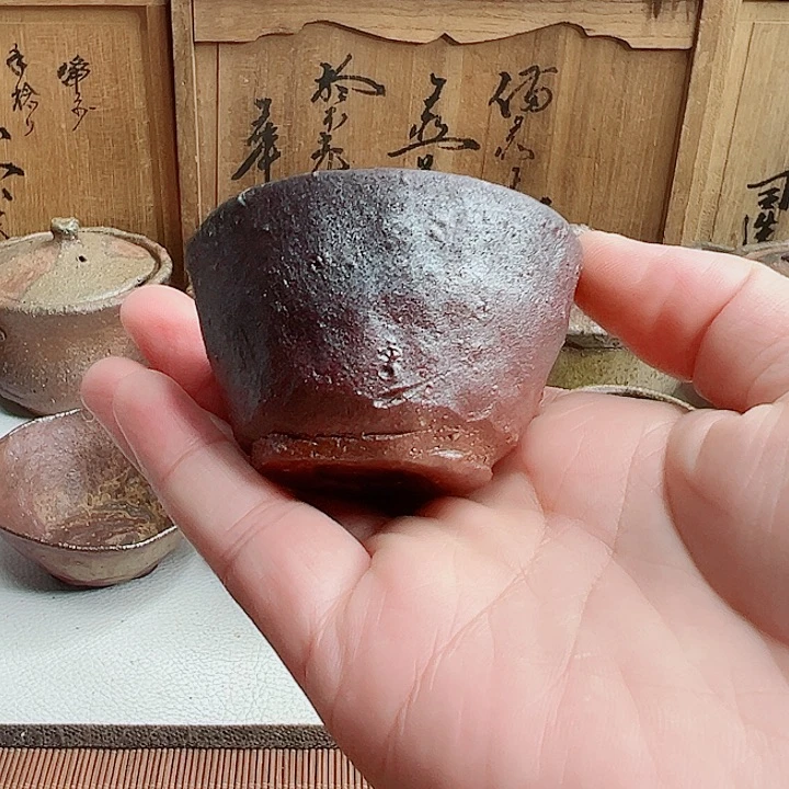 备前烧，森风吉手捻杯，