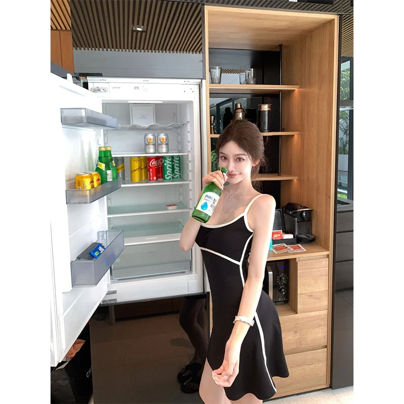 设计感撞色露肩吊带连衣裙女2025夏新款韩系性感御姐收腰显瘦短裙