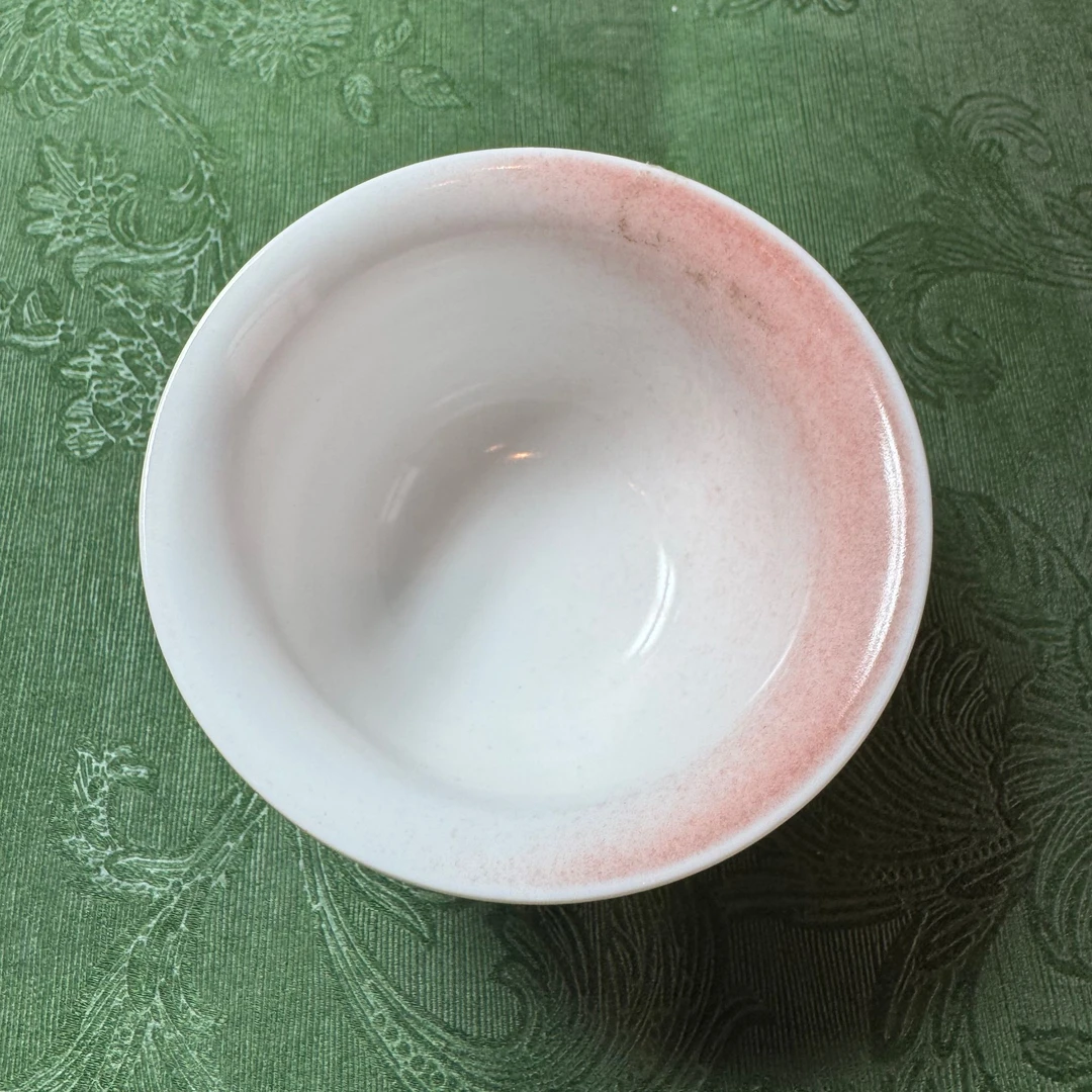 草木灰粉色窑变压手杯