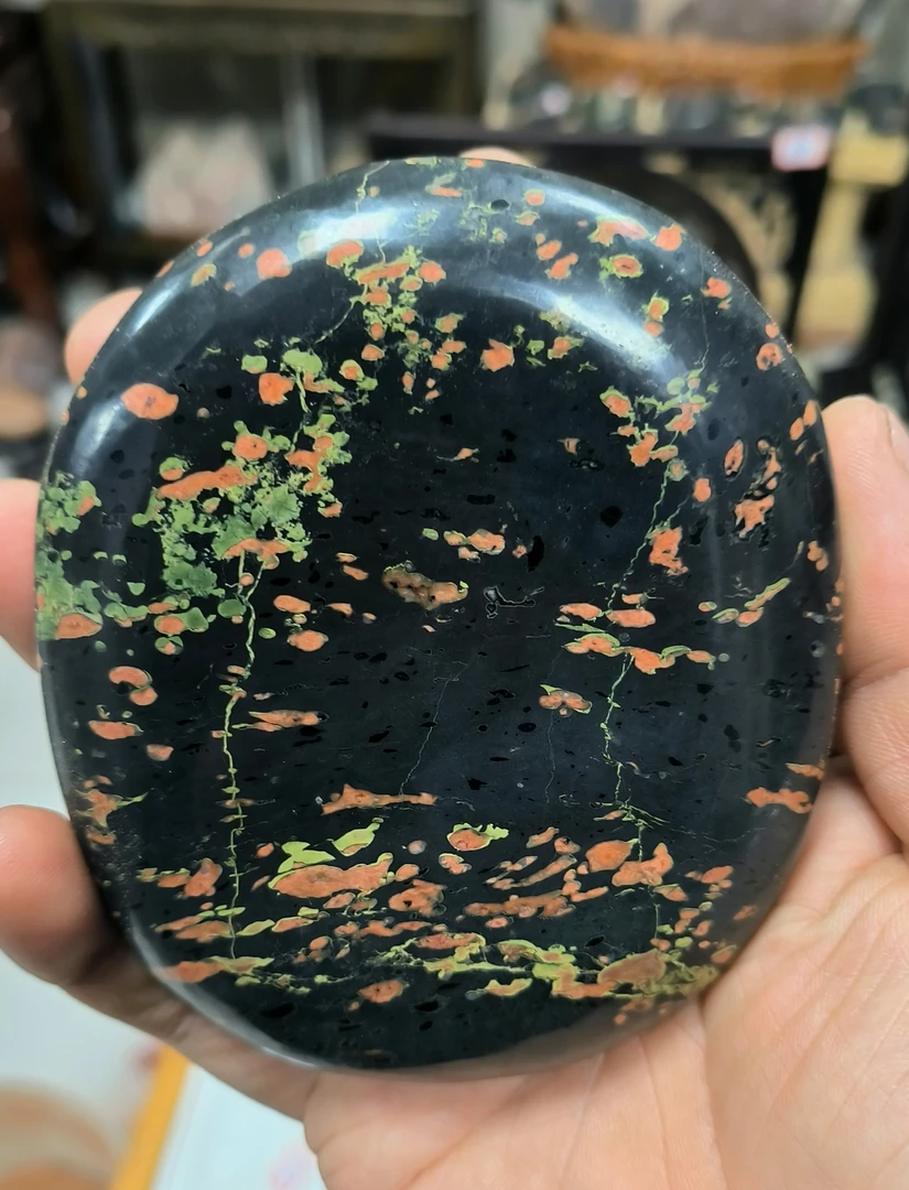 红梅石精品手把件