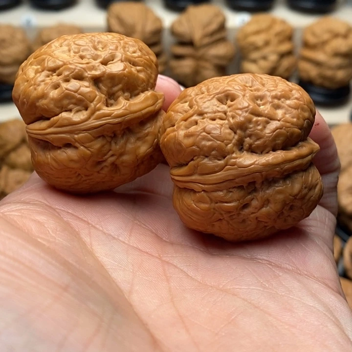 文玩核桃把件8……………………………………