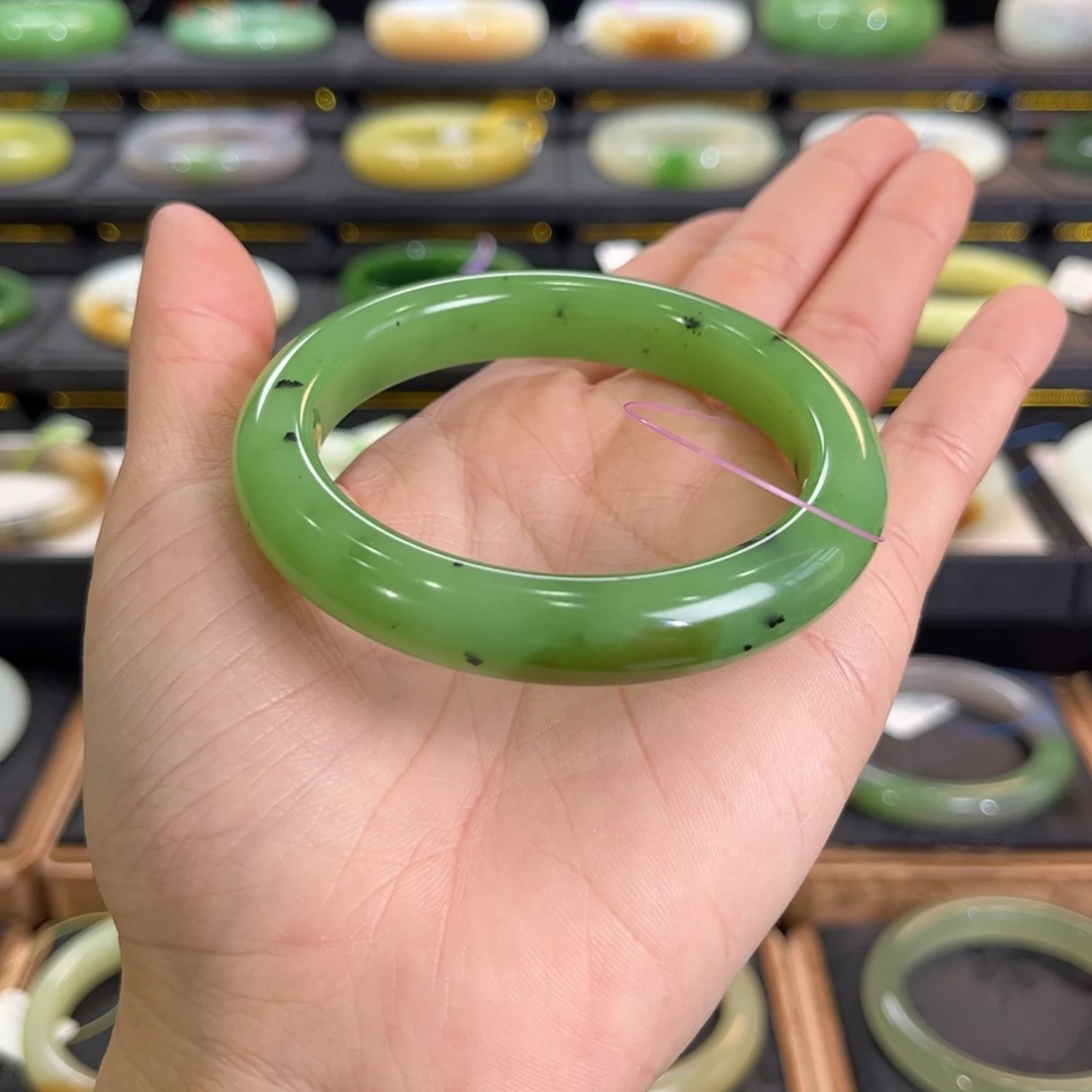 和田玉未镶嵌手镯艳果绿