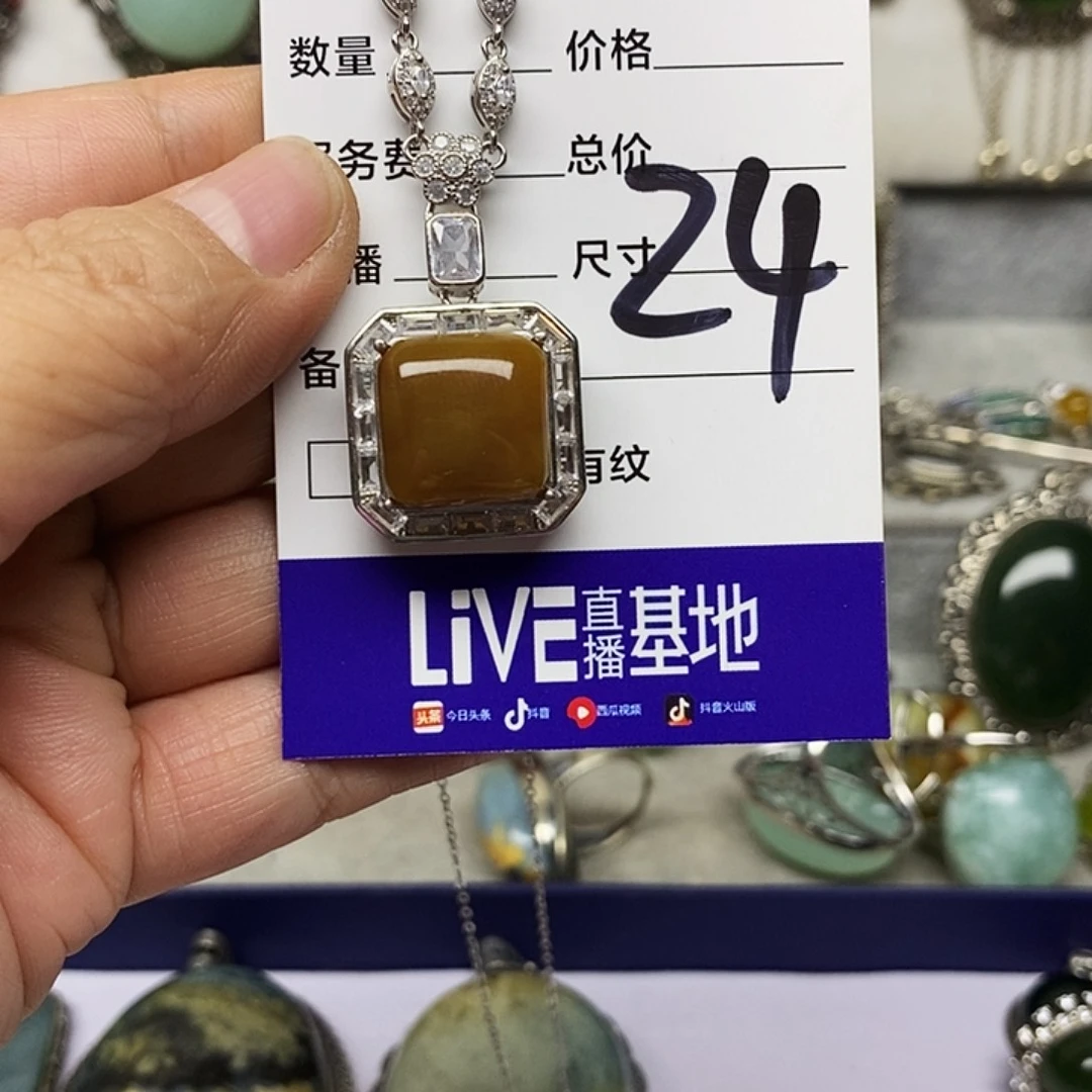 伟***吖蛇纹石玉银S925镶嵌吊坠