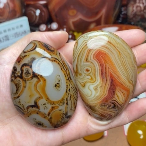 未镶嵌颈饰玛瑙/玉髓阿*?