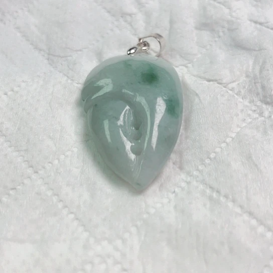 翡翠颈饰未镶嵌寒**影吊坠