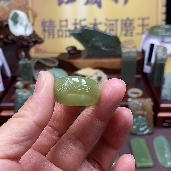 岫岩老玉（透闪石质玉）析木未镶嵌改*