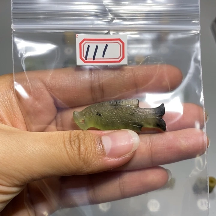 蛇纹石玉颈饰未镶嵌不****?