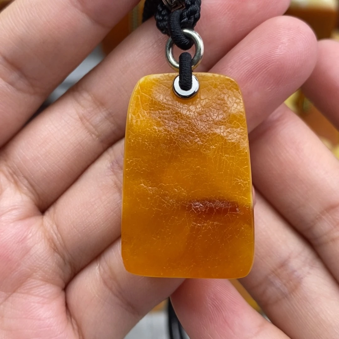 琥珀吊坠(赠链)未镶嵌