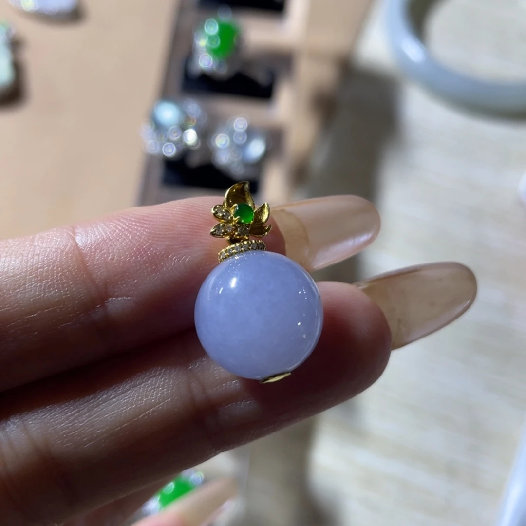 颈饰18K金镶嵌翡翠珠子