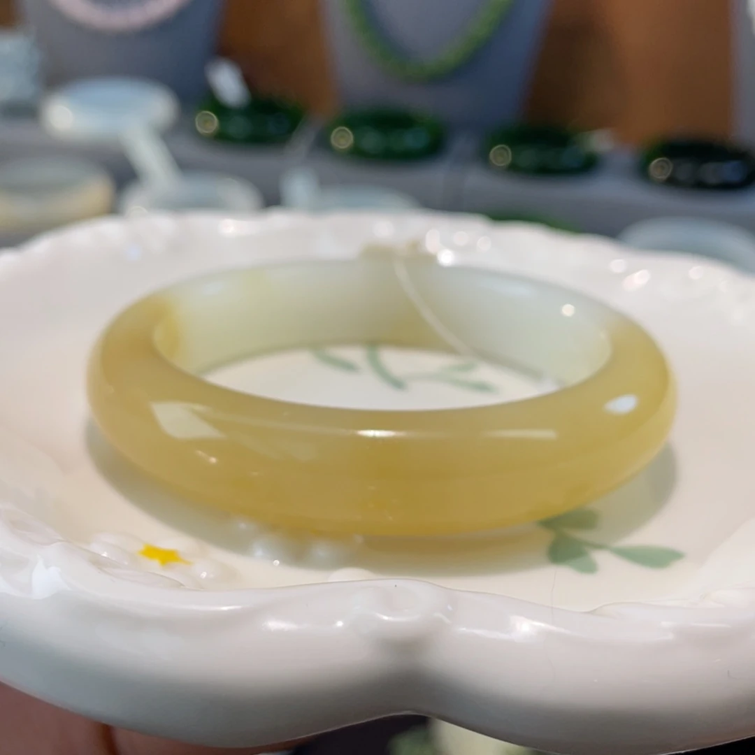 和田玉（糖玉）未镶嵌手镯