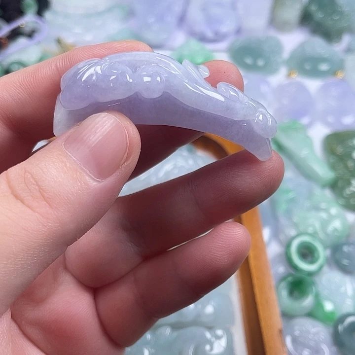 紫****翡翠未镶嵌颈饰手牌