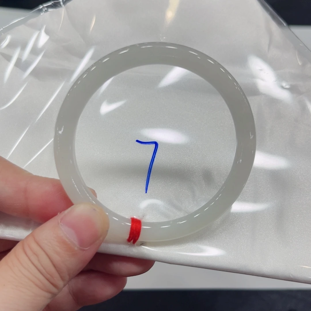 翡翠手镯未镶嵌52.7圆