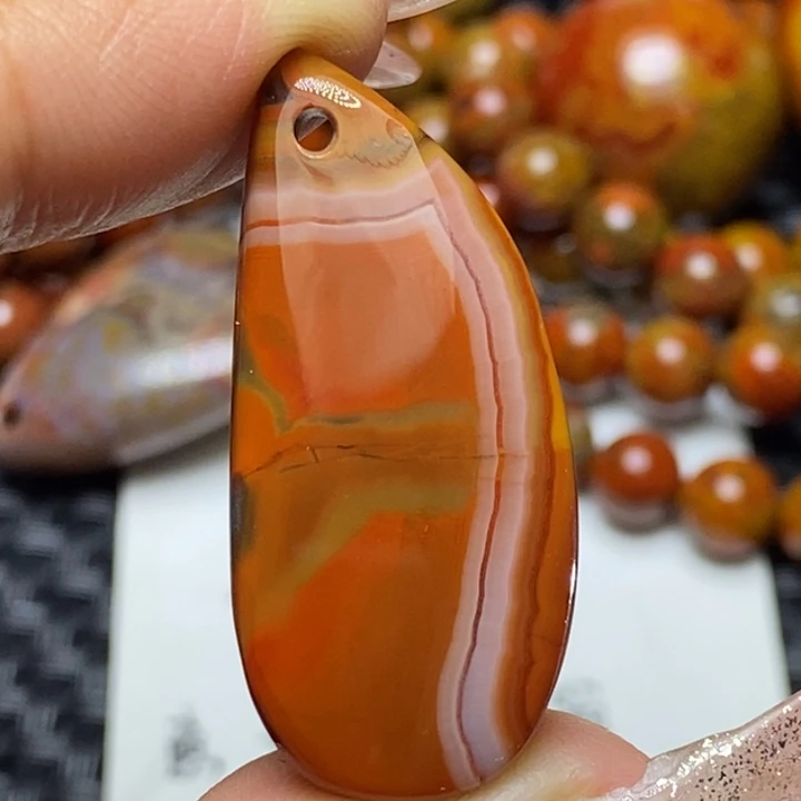 玛瑙/玉髓颈饰未镶嵌墨*