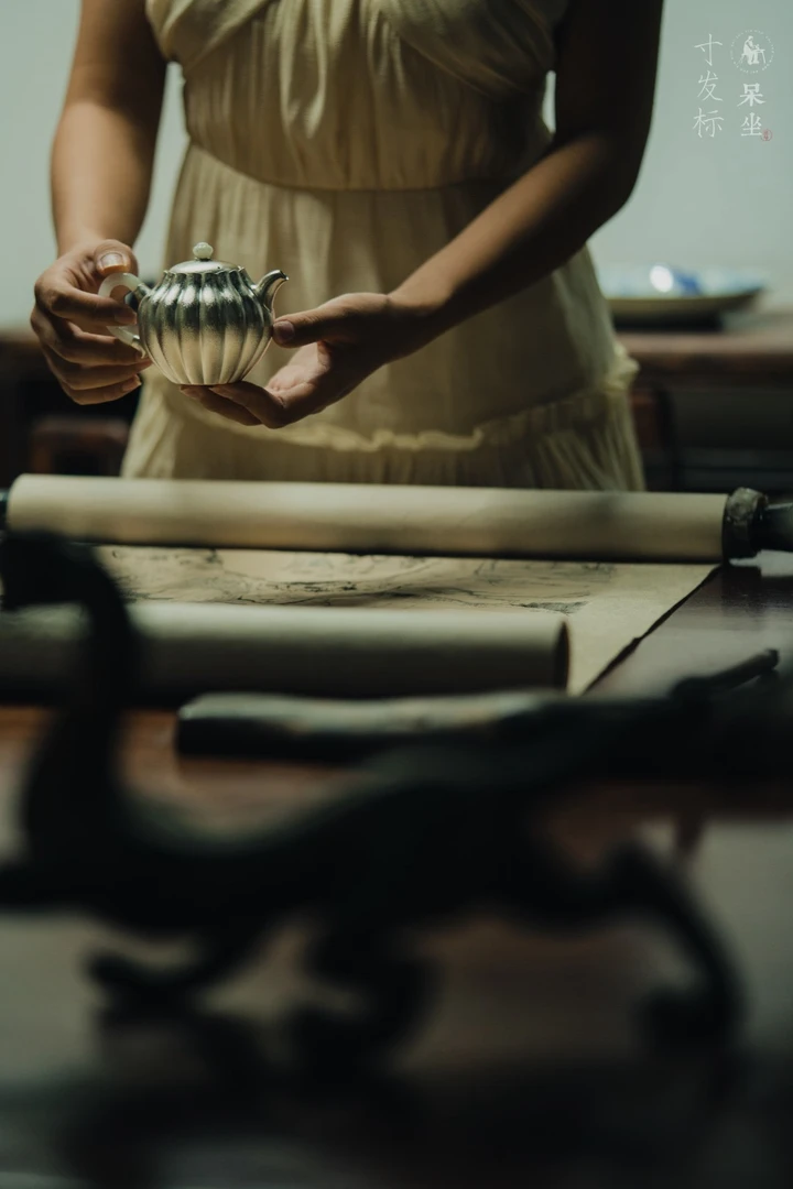 呆坐|寸发标手作雪花纹菊瓣如意壶  容量：180ml