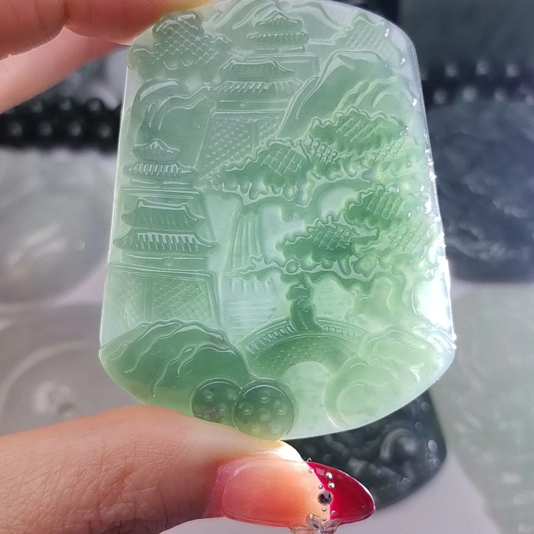 翡翠颈饰未镶嵌天然的A货翡翠多样性发货