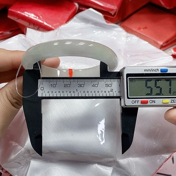 翡翠手镯未镶嵌115