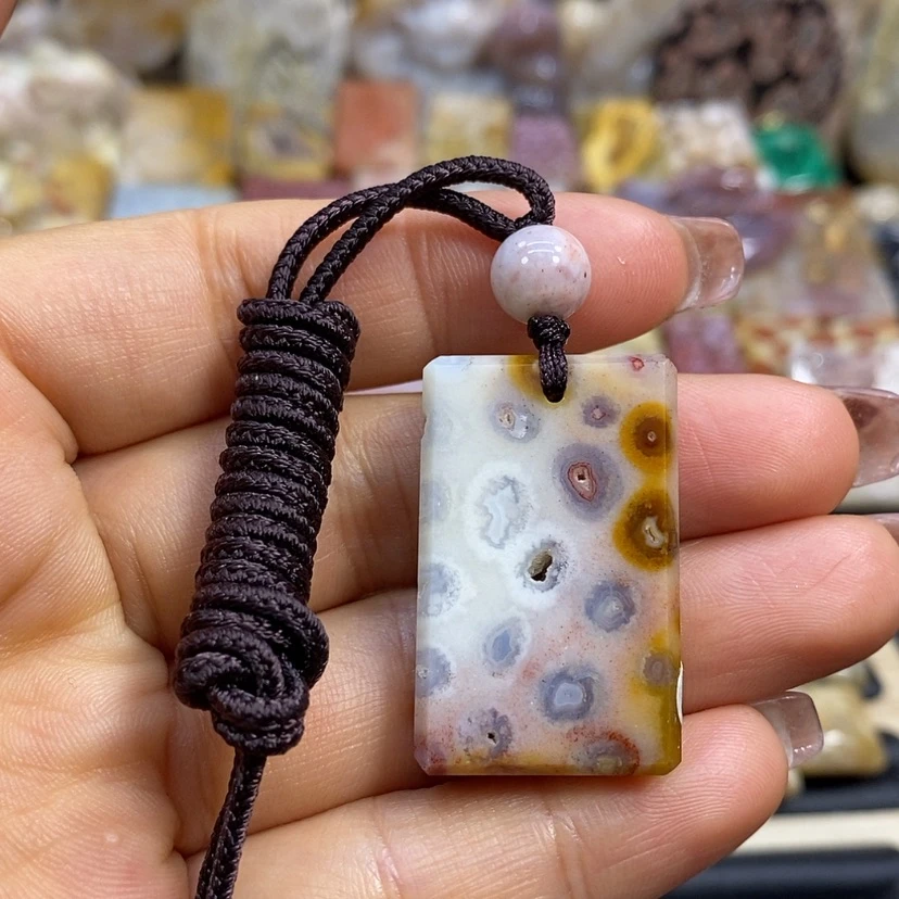 【闪购商品】硅化珊瑚（珊瑚玉）颈饰未镶嵌k 65