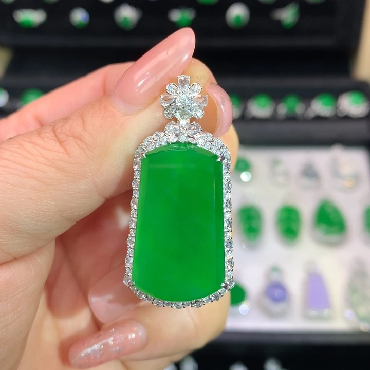 翡翠吊坠(不含链)18K金镶嵌