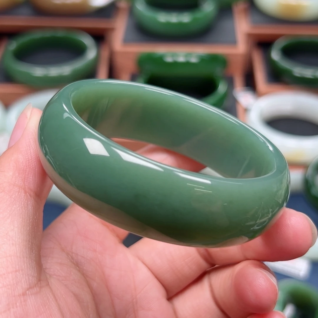 未镶嵌手镯和田玉（碧玉）