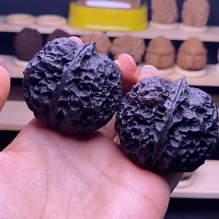 把件桃核麒麟绣球48mm