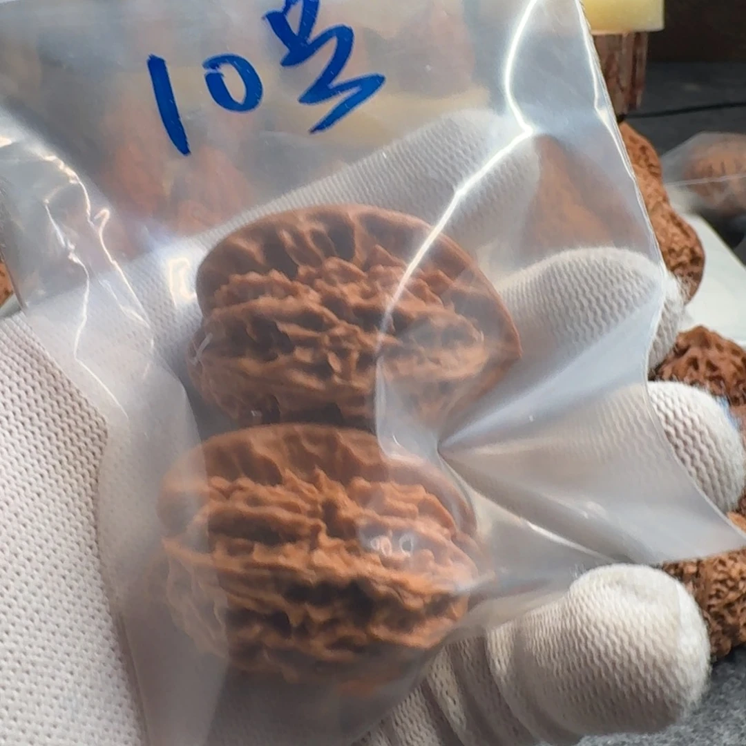 文玩核桃吊坠噢***对鸡心