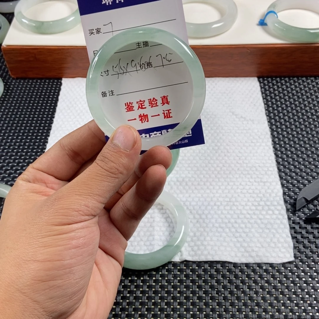 m***n石英质玉未镶嵌手镯7