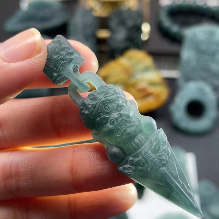 定制翡翠未镶嵌龙王翡翠