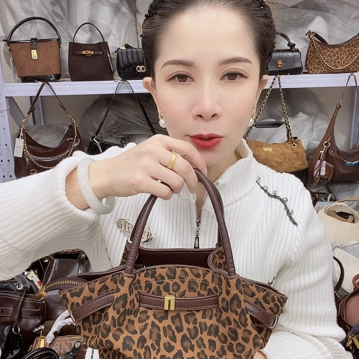 蚕丝小牛剖层皮革PU7527