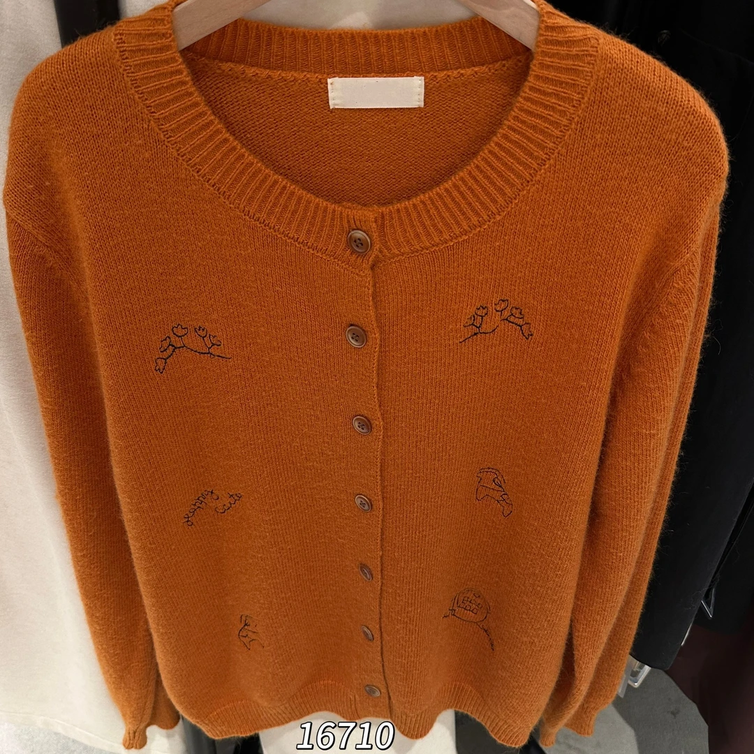 16710（部分无水洗唛，介意慎拍）CHUXUN圆领刺绣款长袖针织开衫