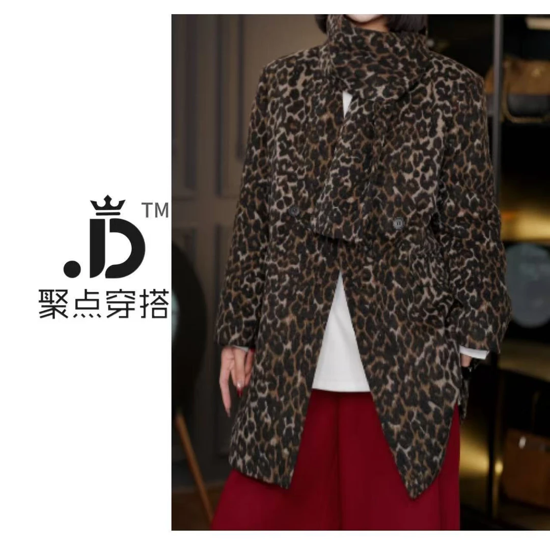 JUDIAN-2025冬季加绒新款豹纹V领阔版羽绒服西装8jd00670