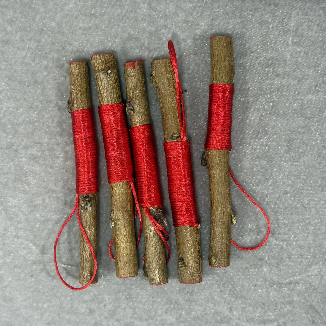 桃木枝描红平安枝红绳款精美把玩户外平安喜乐摆件手持
