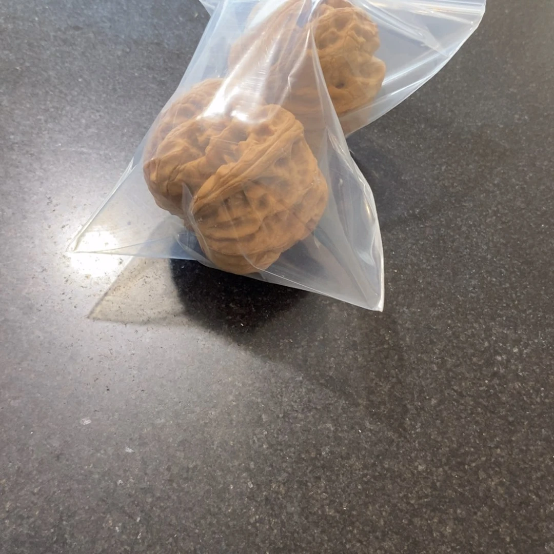 文玩核桃吊坠驴打滚有瑕疵