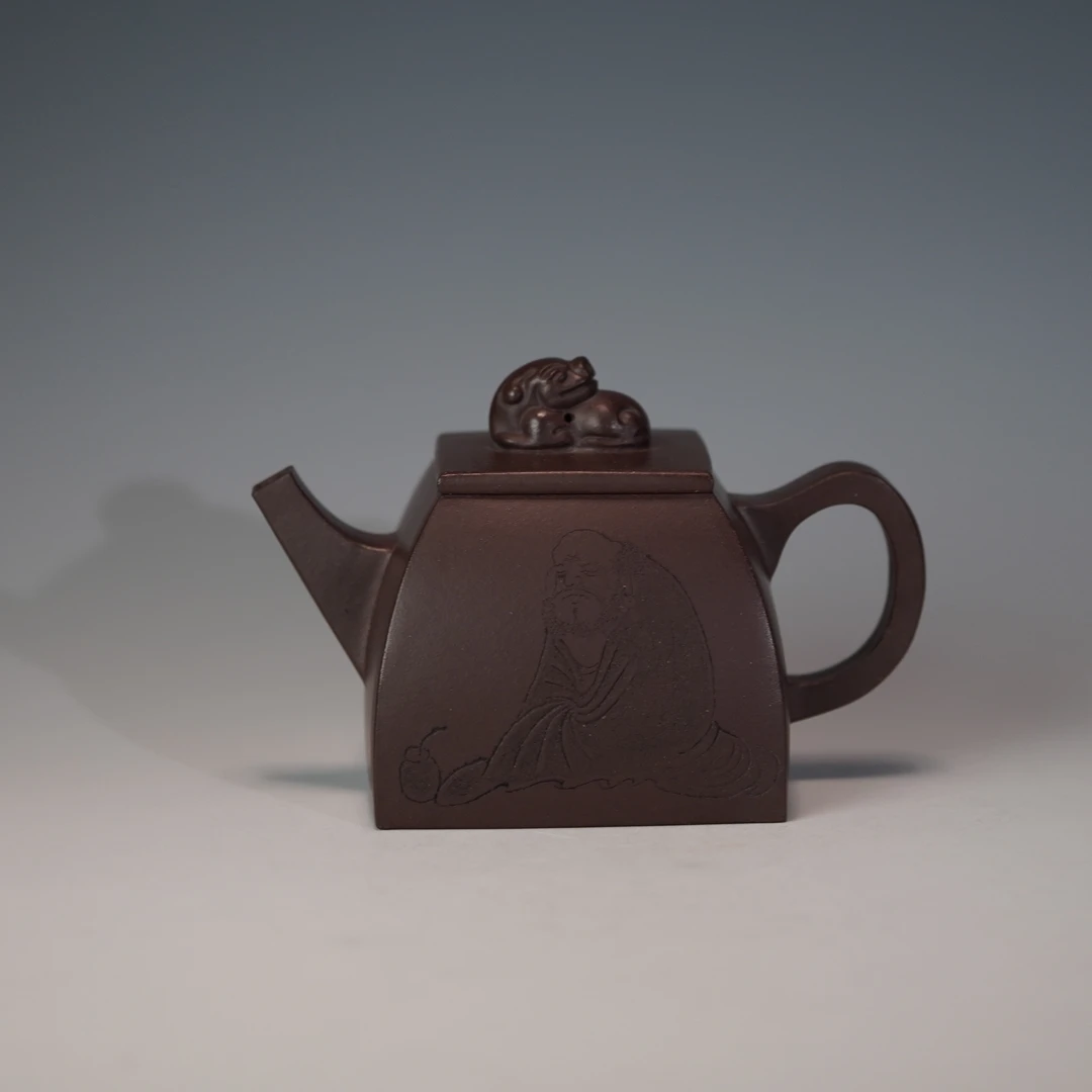 lot.21896 范卫琴 老紫泥四方狮球壶 240cc